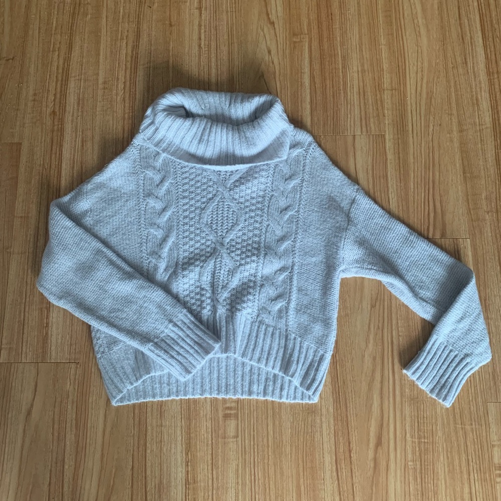 White grey medium American eagle turtle neck sweater